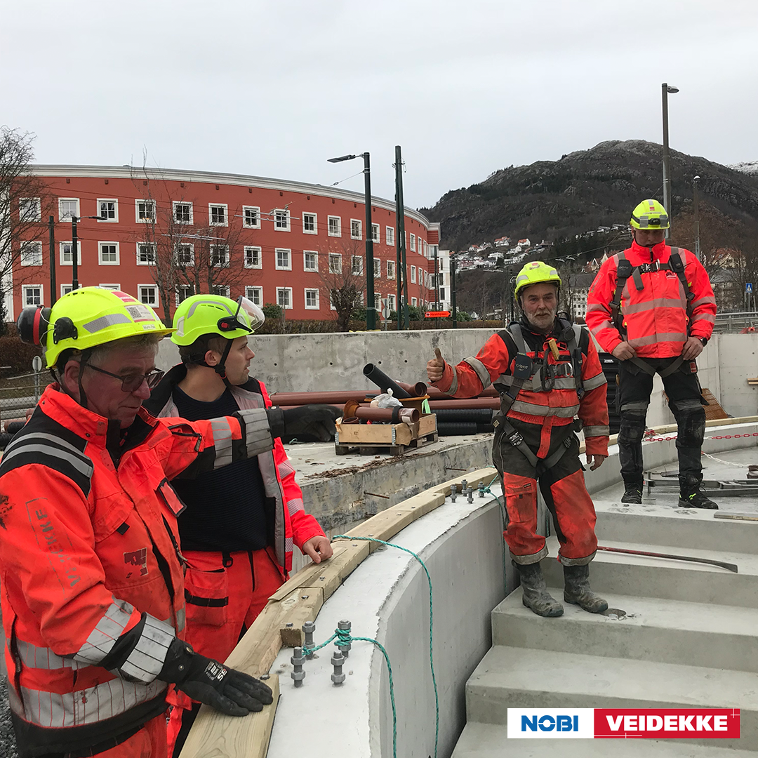 Tommel opp: Tommel opp: