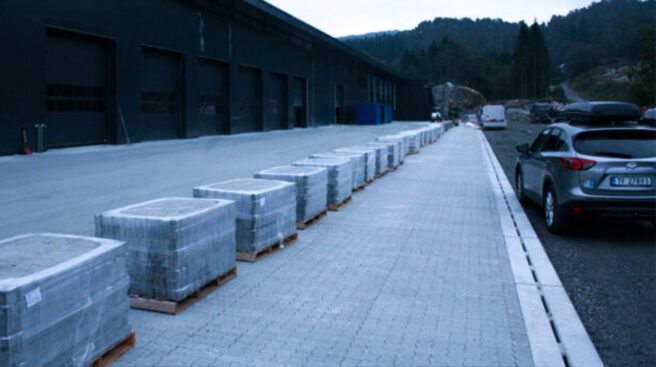 C-lock industristein og Basal Slisserenner