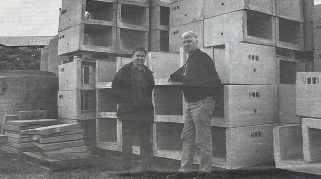 Gammelt bilde av betongkanaler og kabelkanaler som viser leveranser fra forrige årtusen